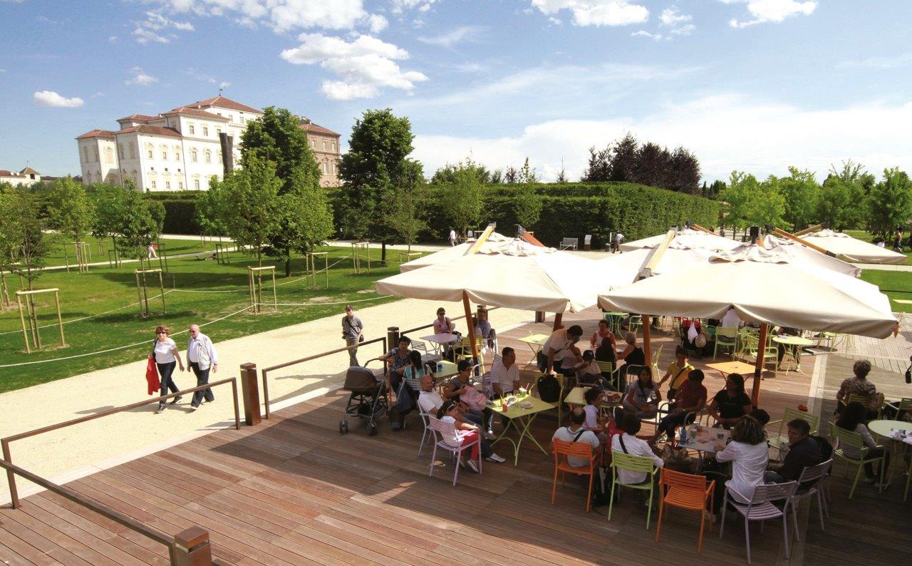 C_Reggia_Venaria_drivingvintage_Torino_Venaria_classiccar_vintage_dinner_cena_giardini_patio_ristorante.jpg
