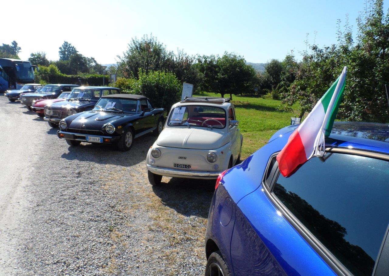 1-Driving-Vintage-Agenzia-Pollenzo_-Tour-accompagnati_guided-tour_tour_vintage-car_auto-depoca_driving-vintage_turismo_leisure_langhe_Turin_Torino_noleggio-auto_car-rental.JPG