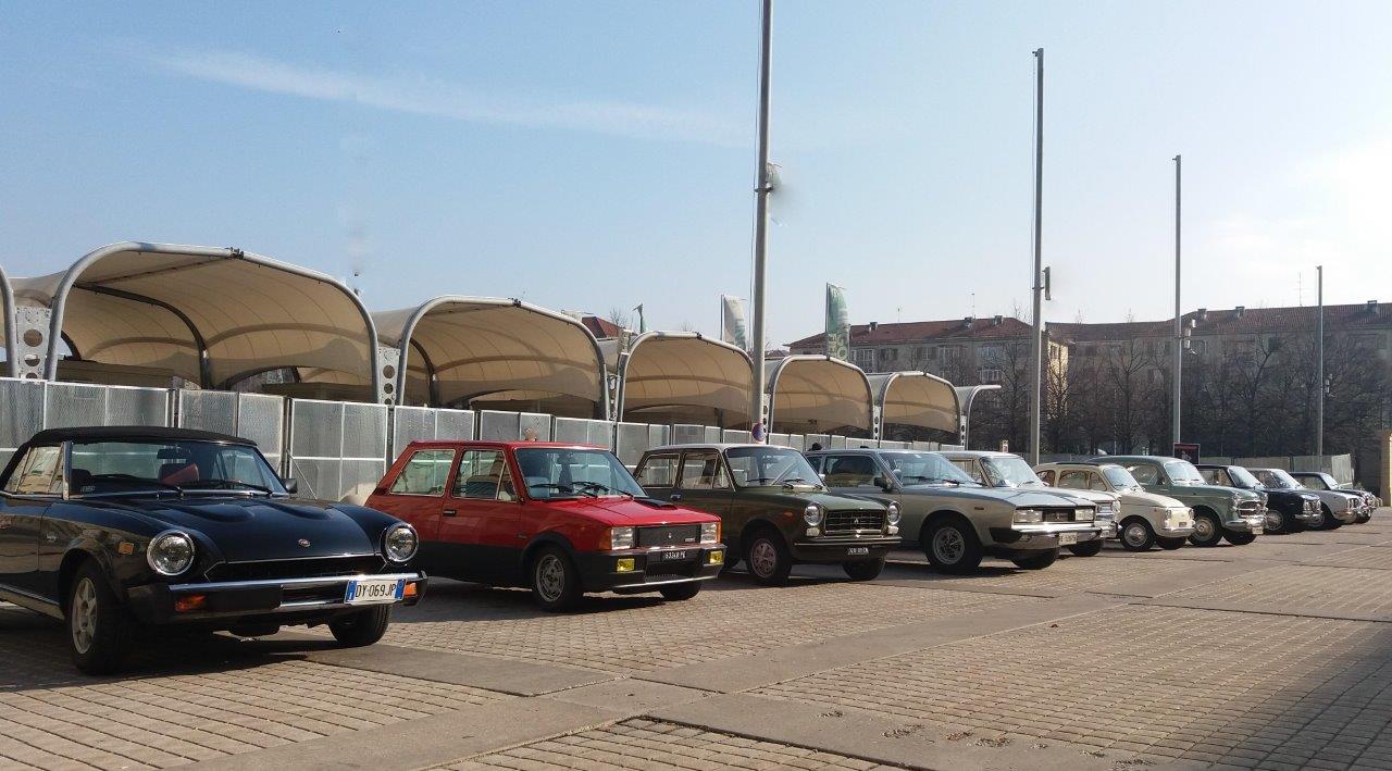 7-Driving-Vintage--incentives_team-building_events_corporate_evento-aziendale_tour_Langhe_gruppo_Torino_auto-vintage_auto-depoca.jpg