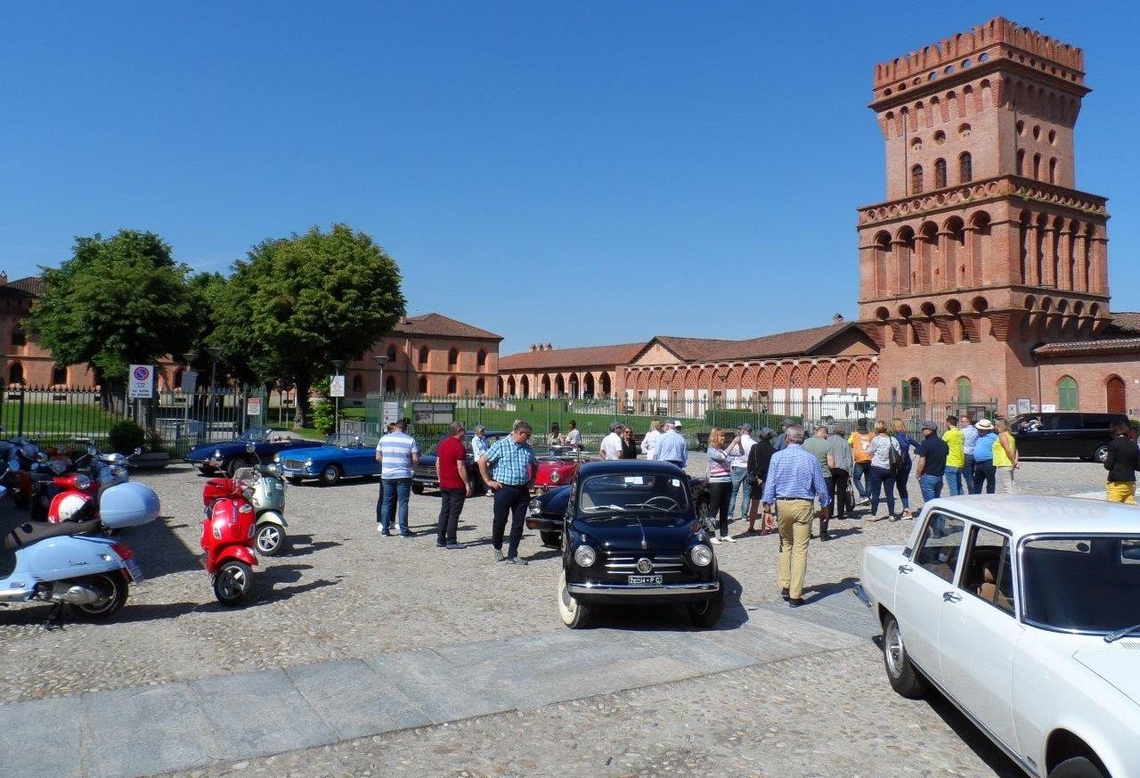 B-Driving-Vintage--incentives_team-building_events_corporate_evento-aziendale_tour_Langhe_gruppo_Torino_auto-vintage_auto-depoca.JPG