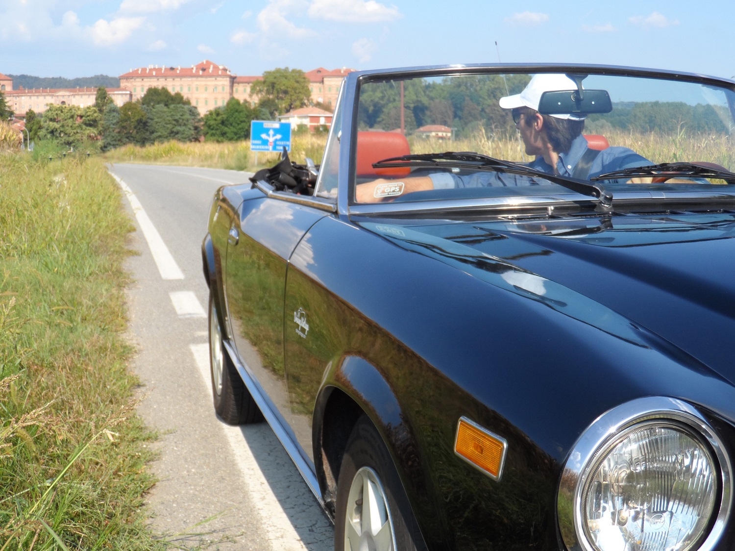 5-DirvingVintage_noleggio-libero-guida-libera_langhe_torino_auto-depoca_vintage_incentive_team_building_eventi_cerimonie_turismo_enograstronomia_matrimonio.JPG